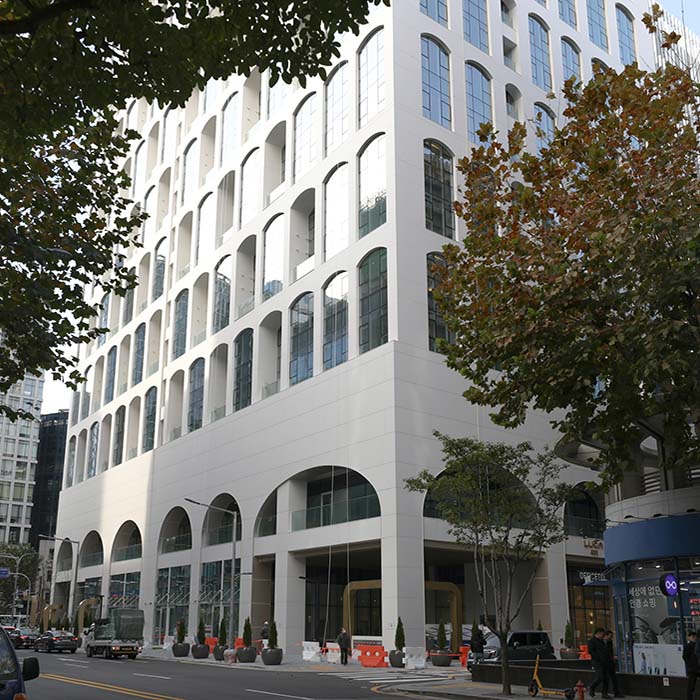 Luca Building - esterno facciata angolo